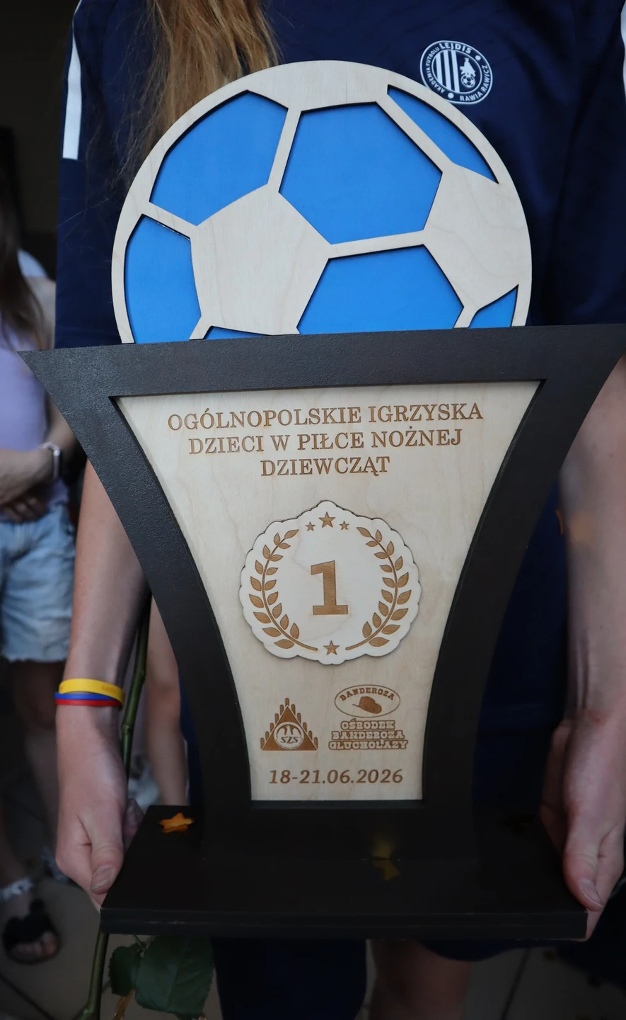 Uczennice SP6 w Rawiczu mistrzynie Polski w piłce nożnej dziewcząt — zdjęcie 11