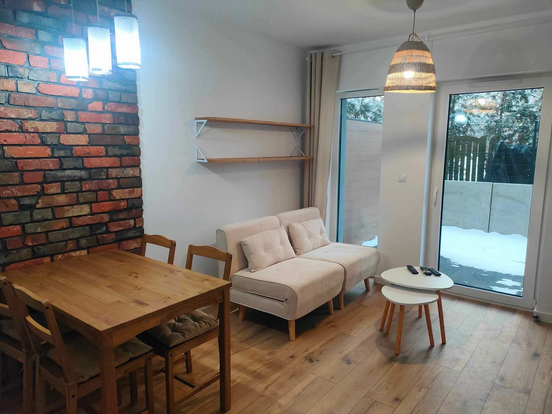 Wynajem mieszkania w Jutrosinie – 34 m² z tarasem i ogrodem
