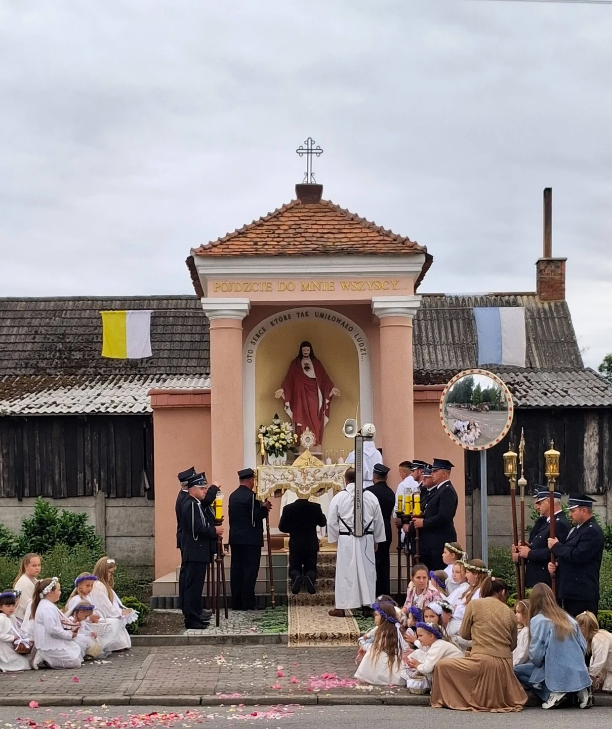 Szkaradowo: procesja do pomnika Najświętszego Serca Jezusa — zdjęcie 10