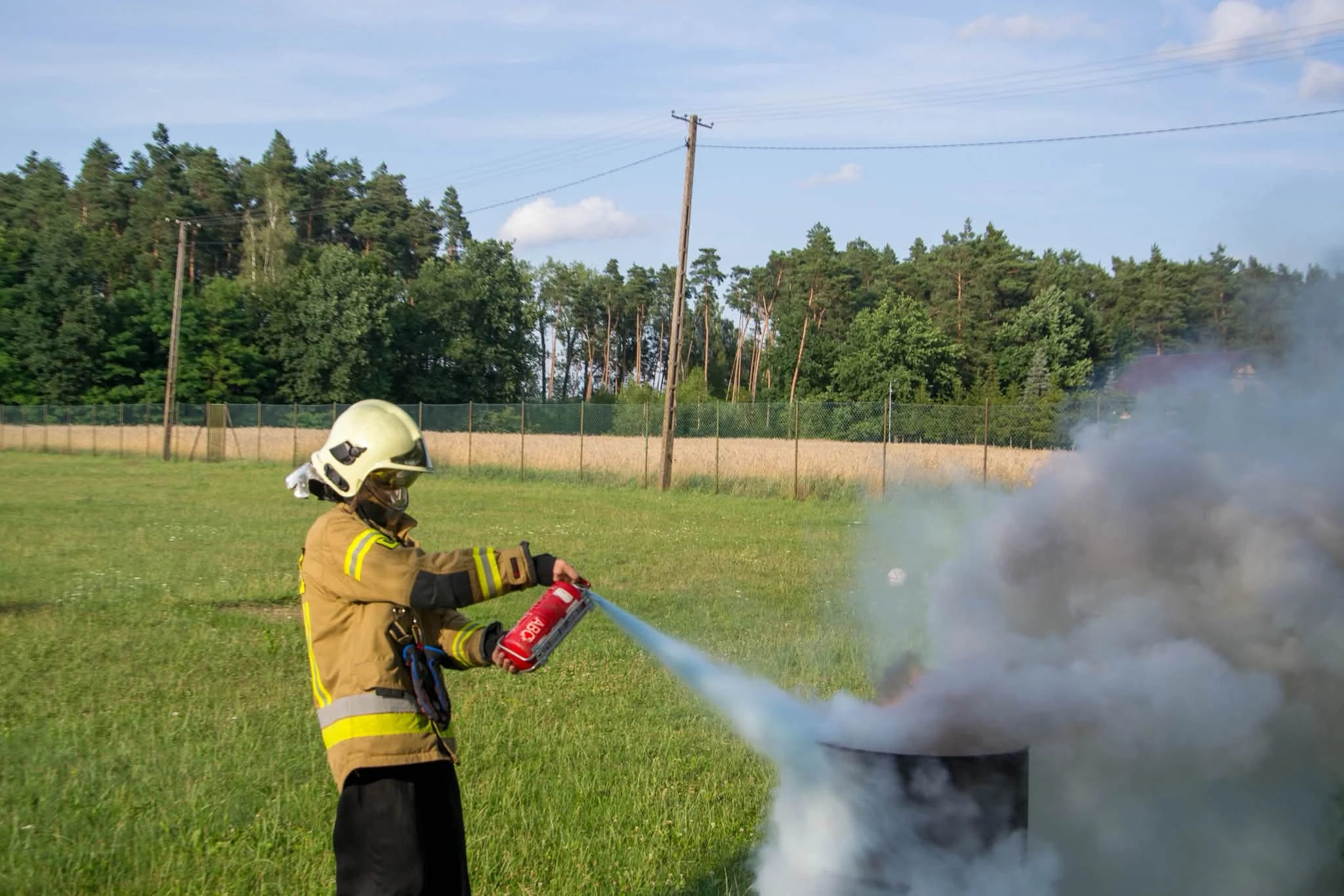 MDP Sarnowa: gra terenowa, nauka bezpieczeństwa i nocka w remizie — zdjęcie 17