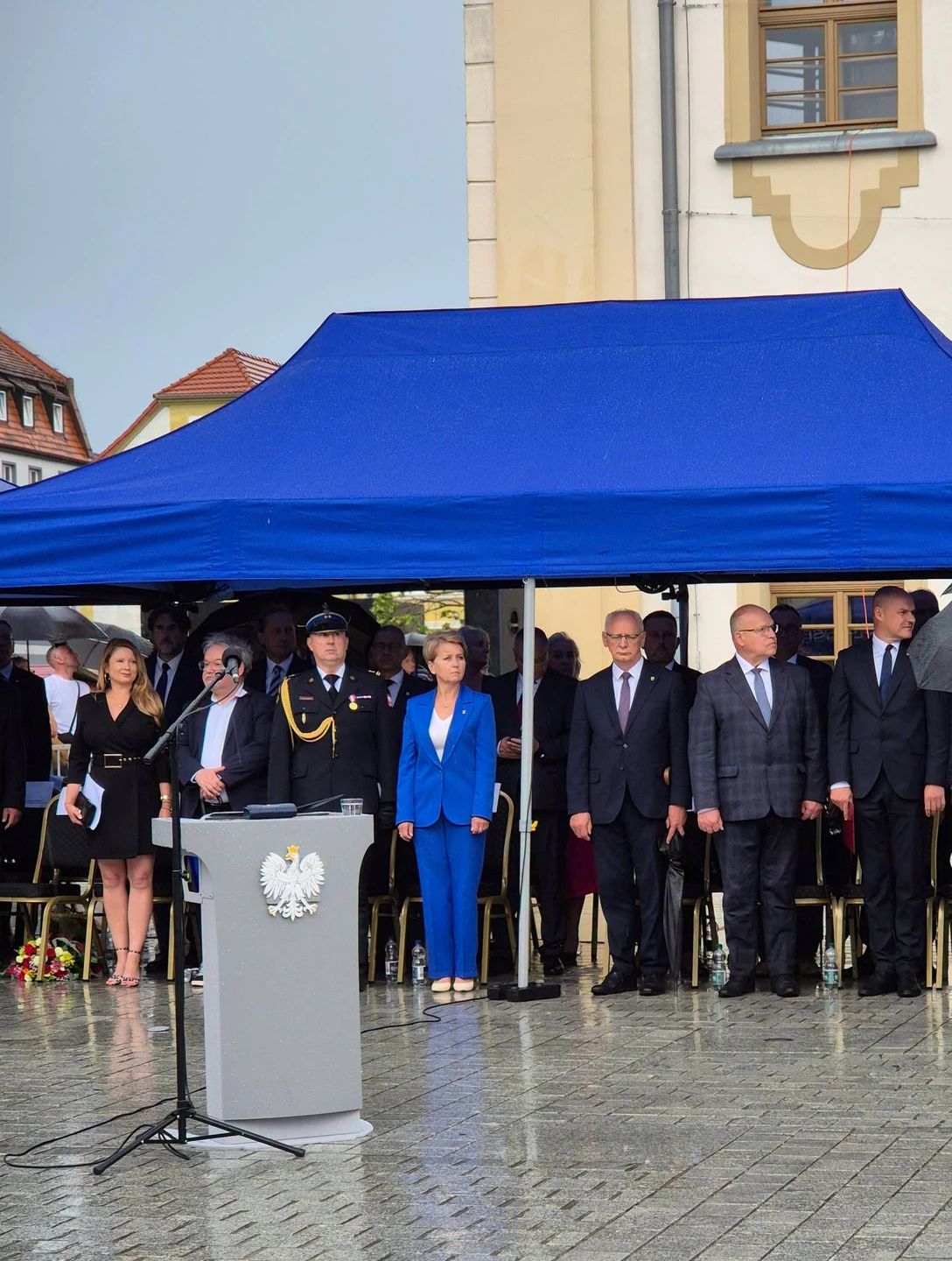 Święto Policji na rawickim rynku. Wręczono sztandar i odznaczenia — zdjęcie 7