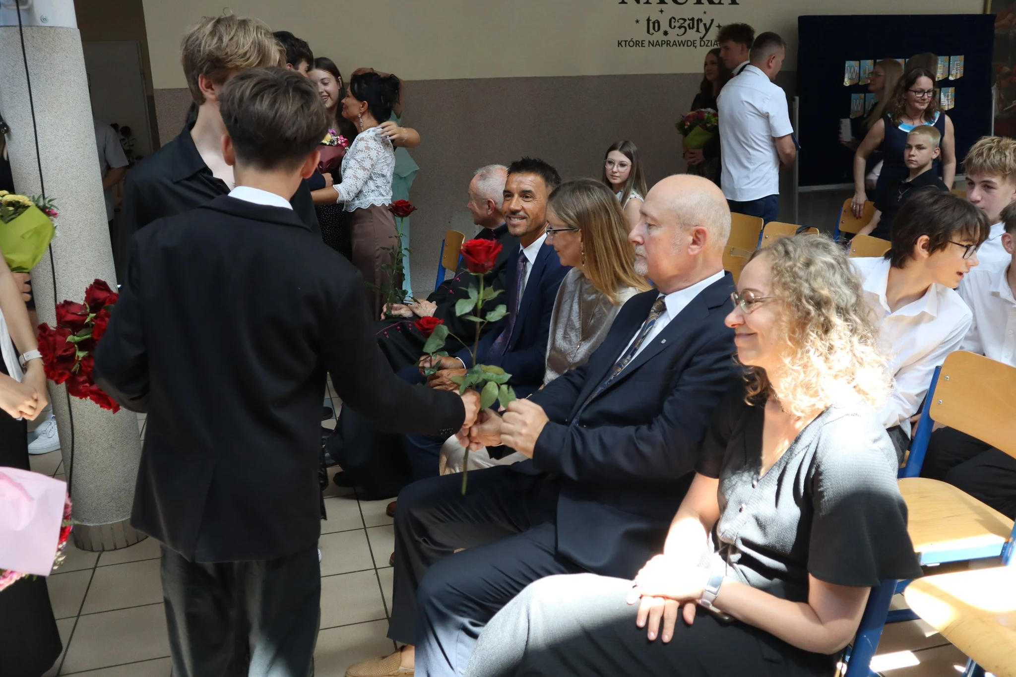 Wzruszające pożegnanie ósmoklasistów — zdjęcie 12