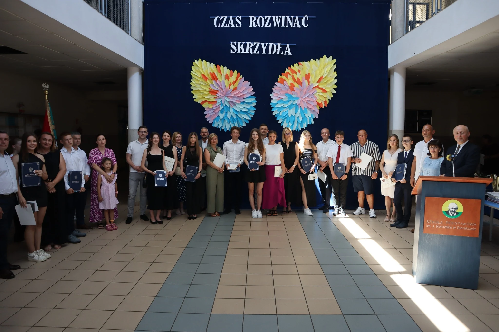 Wzruszające pożegnanie ósmoklasistów — zdjęcie 15